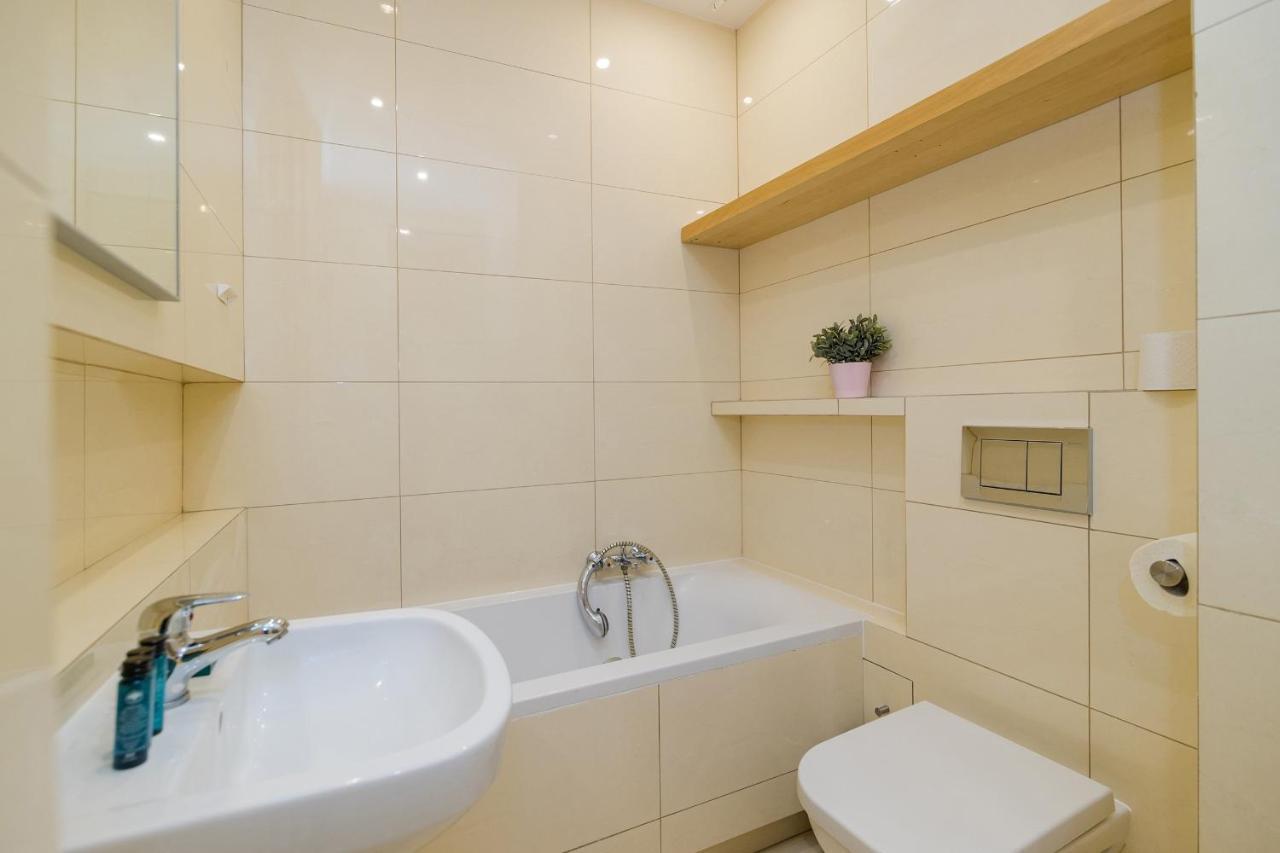 Shortstaypoland Plac Dabrowskiego B140 Варшава Экстерьер фото